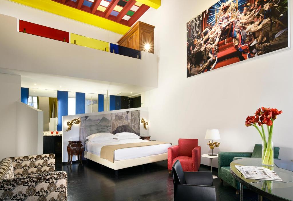 Łóżko lub łóżka w pokoju w obiekcie Leone Blu Suites | UNA Esperienze