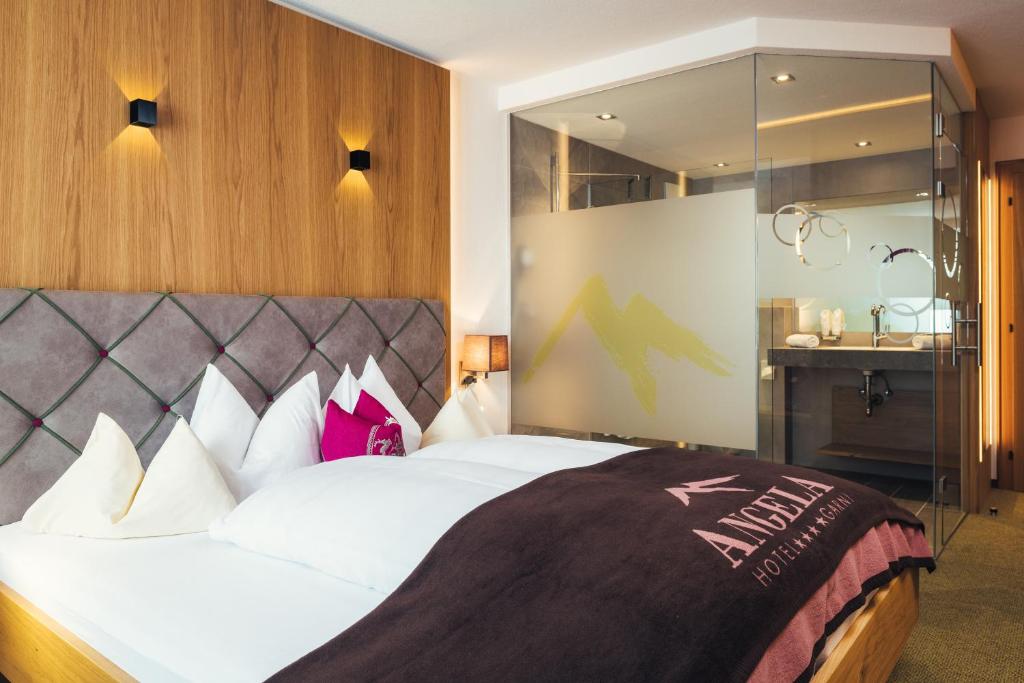 Postel nebo postele na pokoji v ubytování Hotel Garni Angela