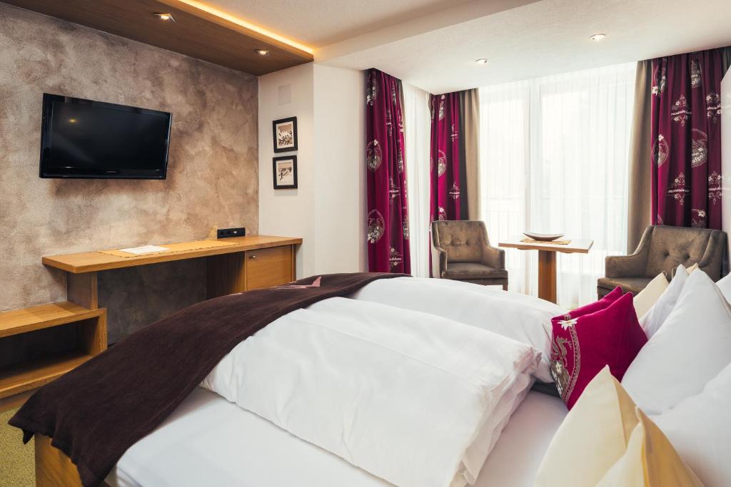 TV a/nebo společenská místnost v ubytování Hotel Garni Angela