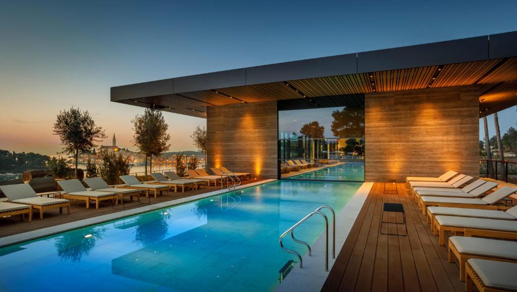 Bazén v ubytování Grand Park Hotel Rovinj by Maistra Collection nebo v jeho okolí