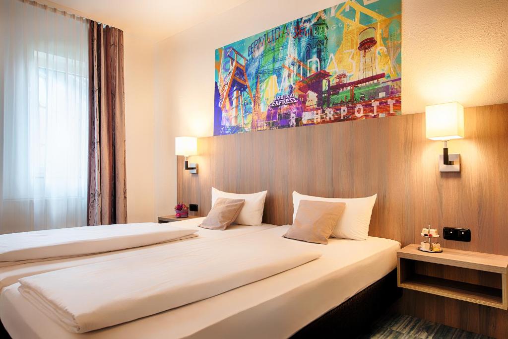 Postel nebo postele na pokoji v ubytování ACHAT Hotel Bochum Dortmund