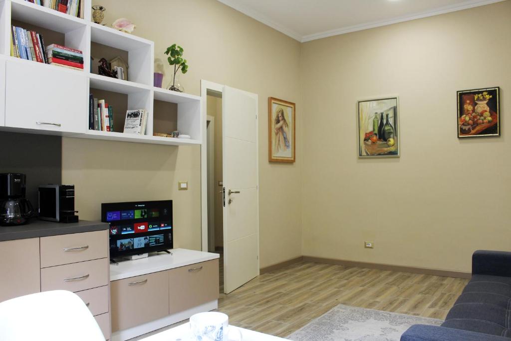 2V1 - Blloku MAC - Apartment