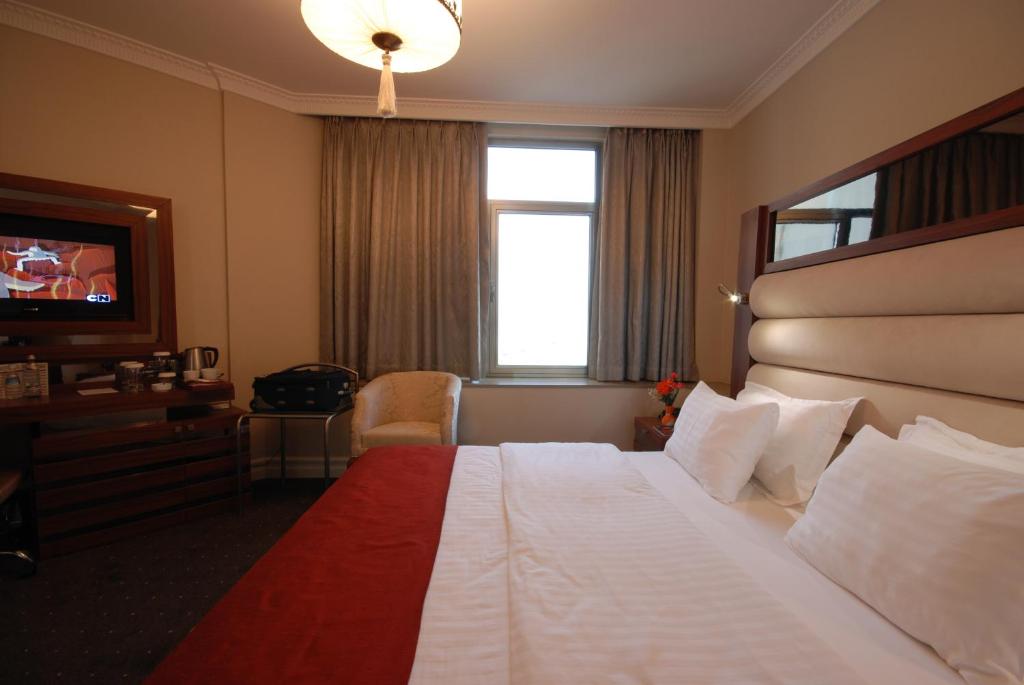 Postel nebo postele na pokoji v ubytování Batumi World Palace