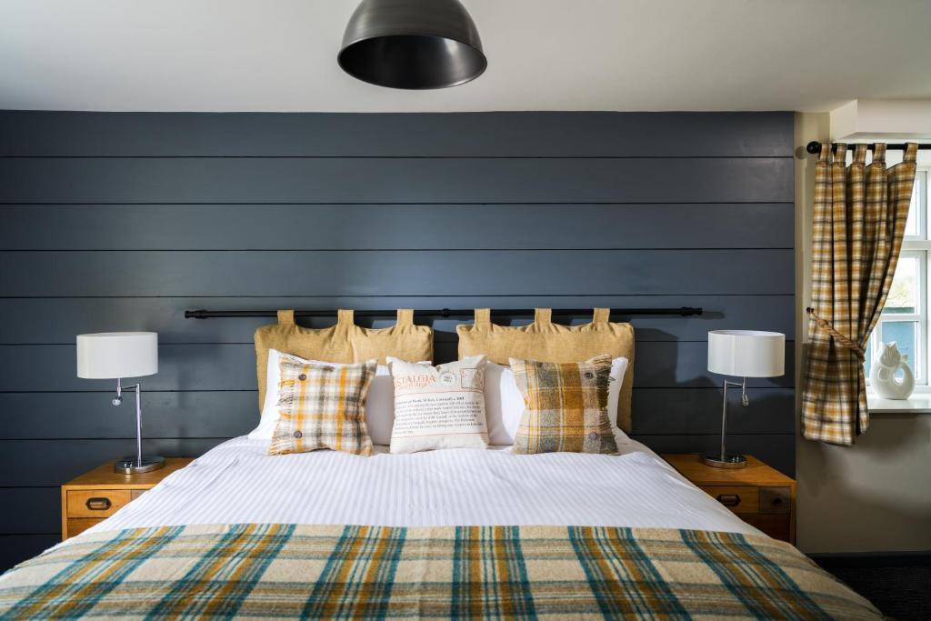 Lifeboat Inn - King Room With Sea View