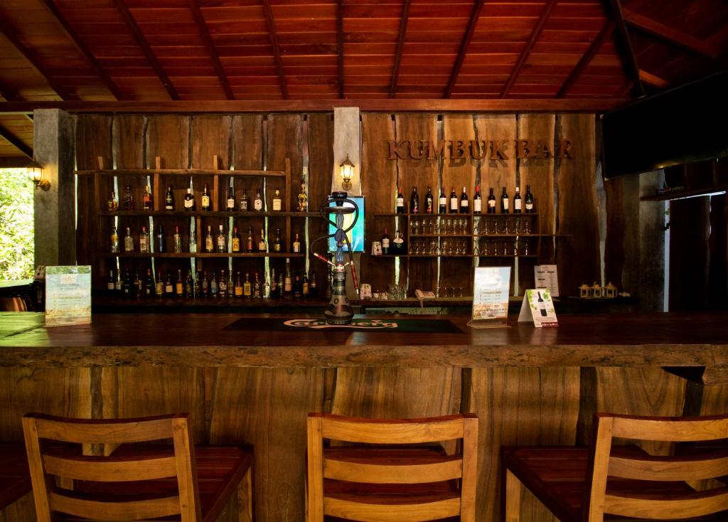 Lounge nebo bar v ubytování Amaara Forest Hotel Sigiriya