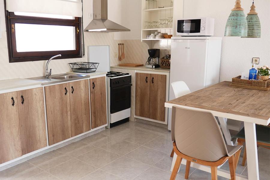 Kuchyň nebo kuchyňský kout v ubytování Mas Boronat Resort