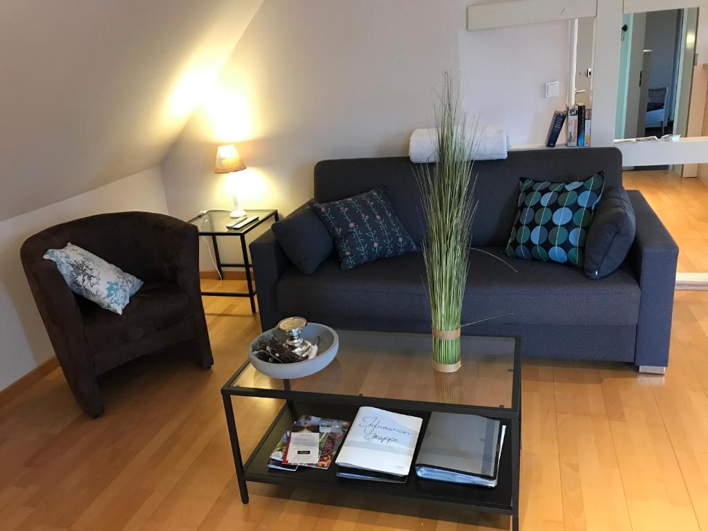 a living room with a couch and a table at Ferienwohnung Laurent in Pünderich