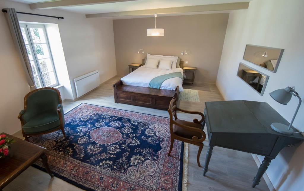 Postel nebo postele na pokoji v ubytování Manoir de Penn Lann