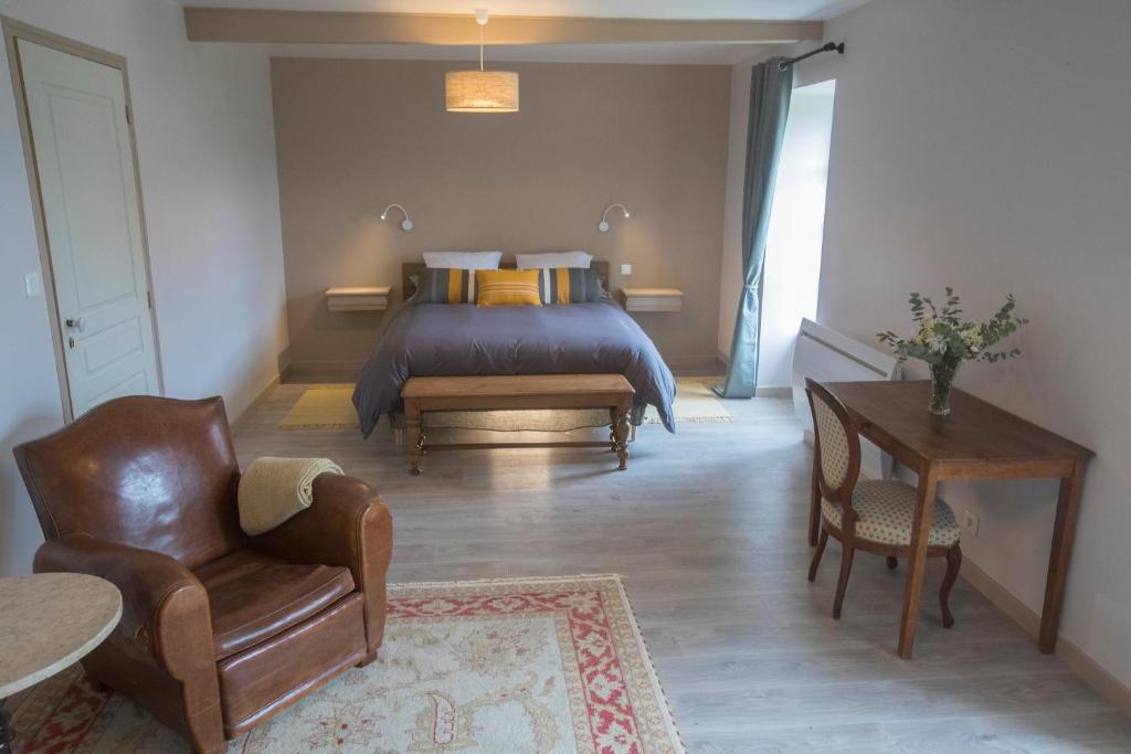 Postel nebo postele na pokoji v ubytování Manoir de Penn Lann