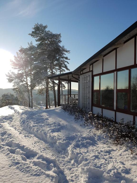 Nordiska Folkhögskolan Bed and Breakfast v zimě