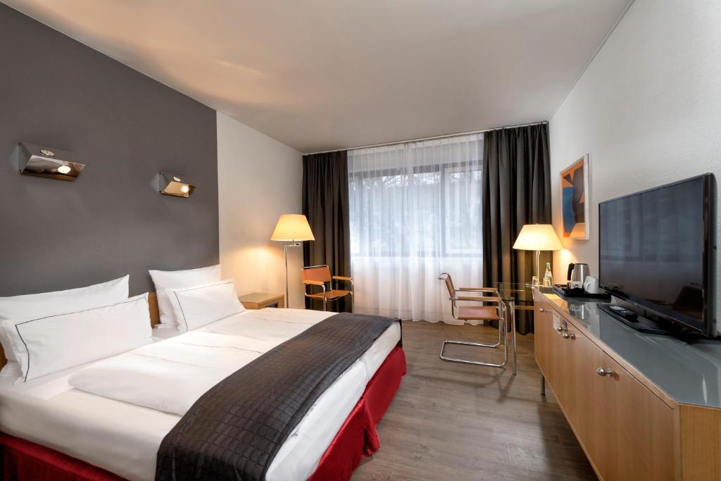 TV a/nebo společenská místnost v ubytování Holiday Inn Berlin City-West by IHG