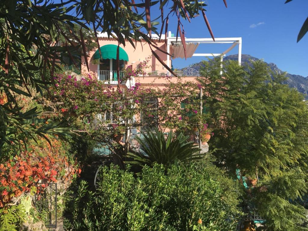 Vonkajšia záhrada v ubytovaní Villa Acque Dolci