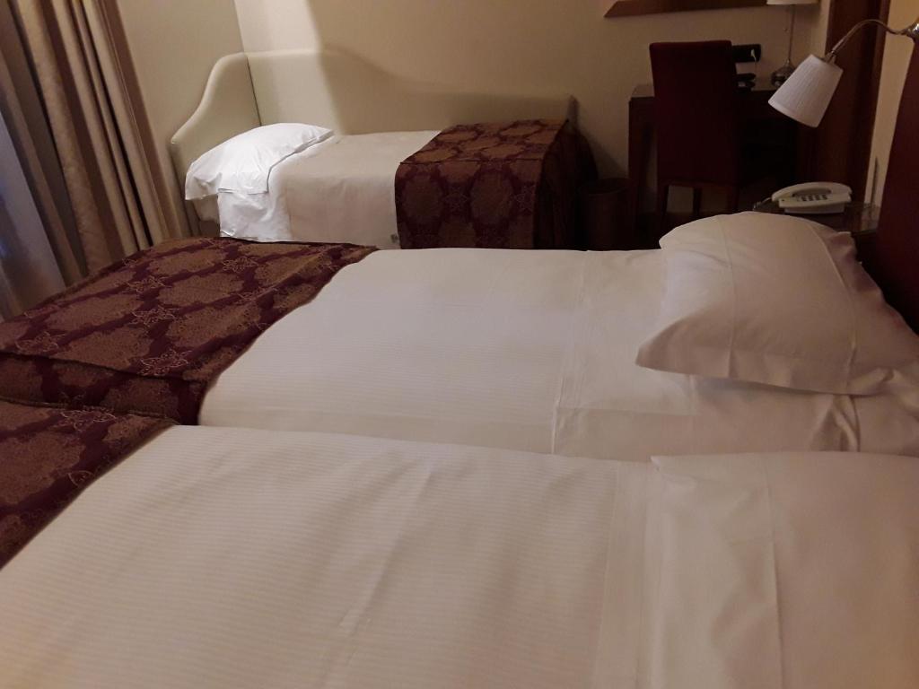 Postel nebo postele na pokoji v ubytování Monica Hotel Fiera