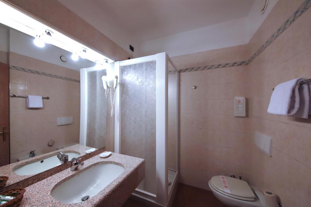 Koupelna v ubytování Monica Hotel Fiera