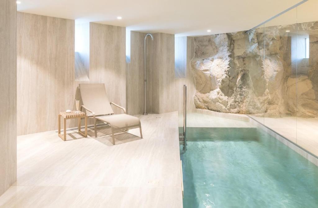 a room with a swimming pool and a chair at Les Bords De Mer in Marseille