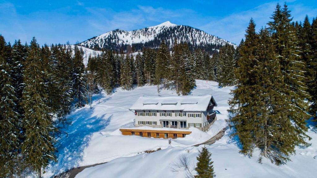 an aerial view of a house in the snow at Spitzing Lodge Ferienwohnungen - Wanderparadies in den Bergen in Spitzingsee