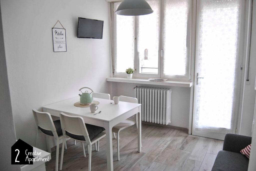 TV a/nebo společenská místnost v ubytování Creative Apartment