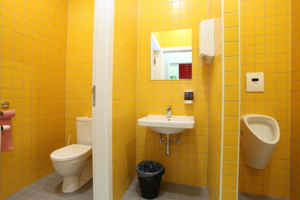 Koupelna v ubytování MCC Hostel
