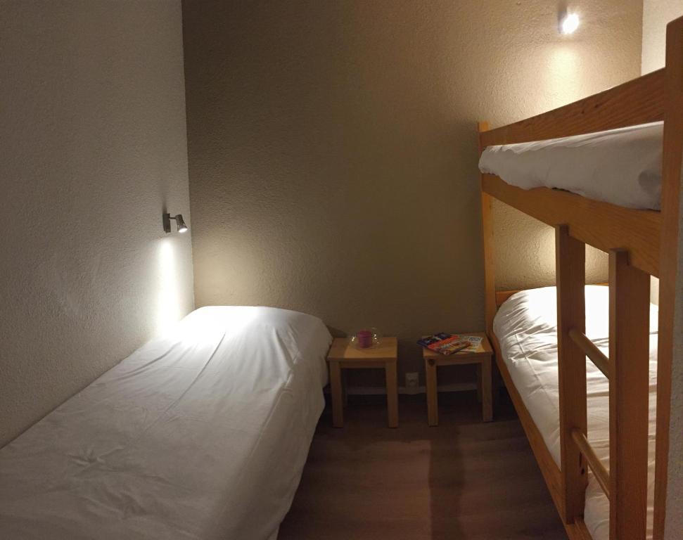 Postel nebo postele na pokoji v ubytování Village Vacances Le Tarbesou
