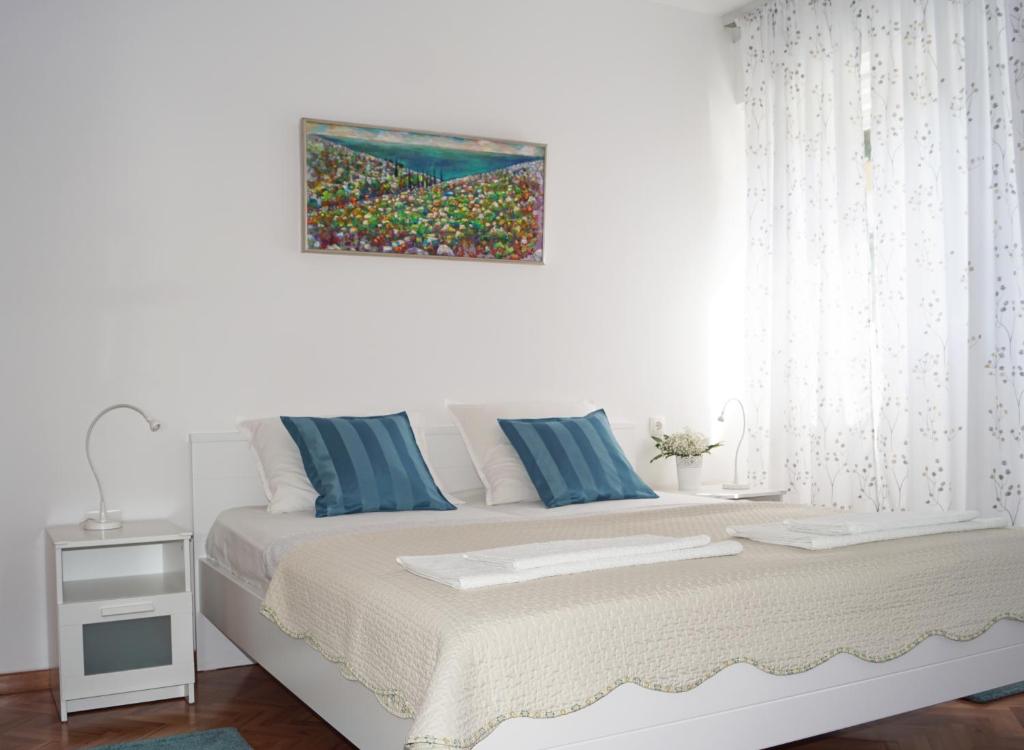 Posteľ alebo postele v izbe v ubytovaní Apartment Two air - con