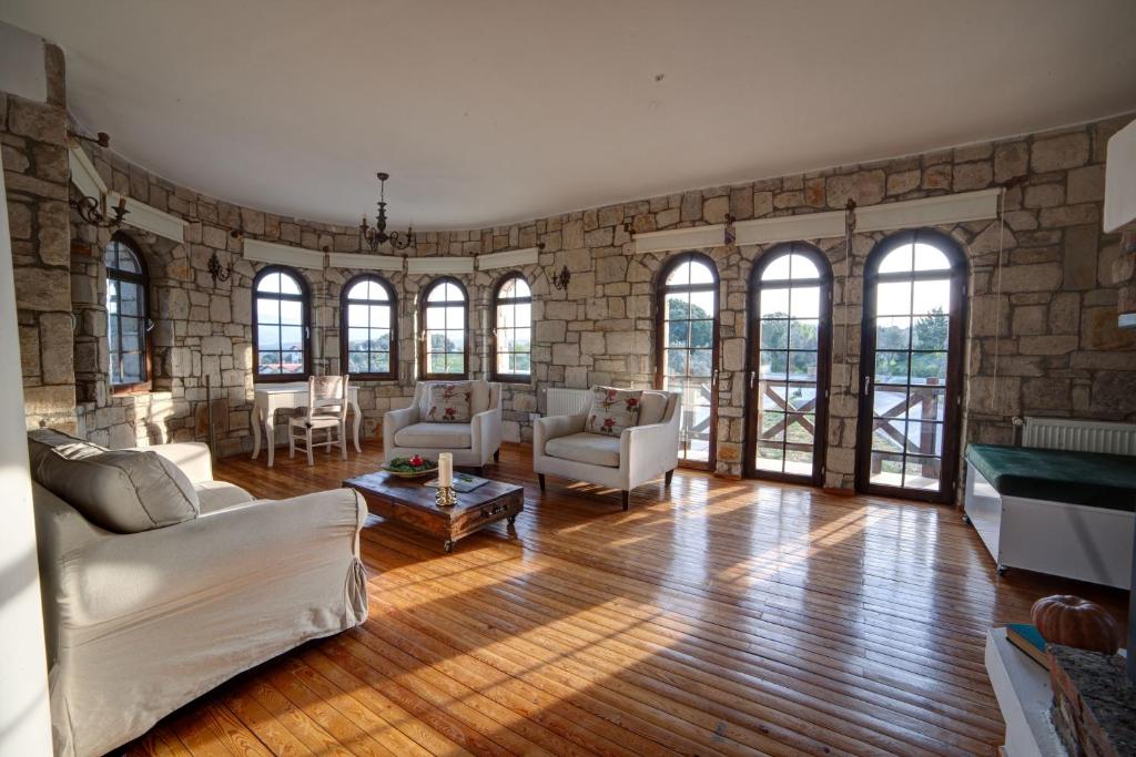 VINIFERA VINEYARDS HOTEL - 11