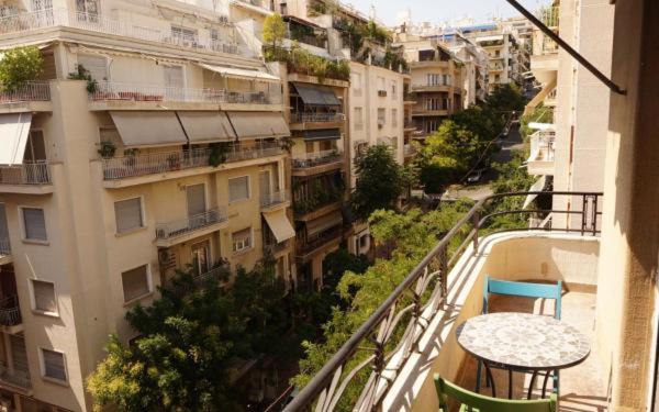 Balkón alebo terasa v ubytovaní Spacious & Sunny Kolonaki Apt 5 mins metro/ACx3/1.5 BT