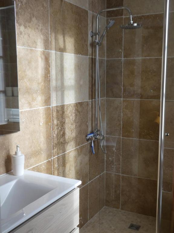 Koupelna v ubytování Chambre d'hôtes Eloi Merle