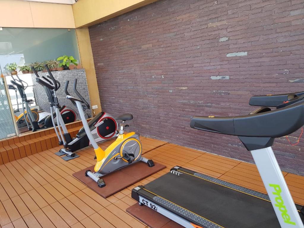 Fitness centrum a/nebo fitness zařízení v ubytování Iris The Business Hotel
