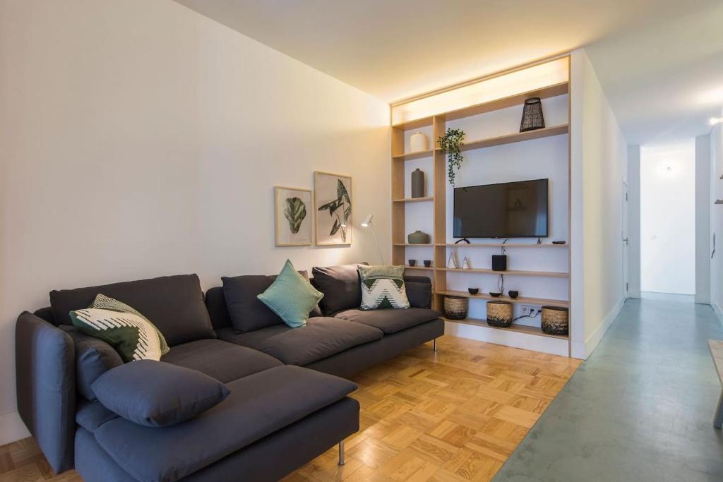 Wide & Bright 4 Families by LovelyStay