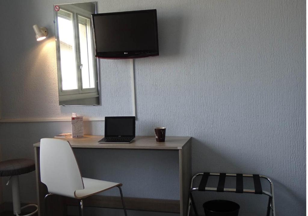 TV a/nebo společenská místnost v ubytování Europa Hotel