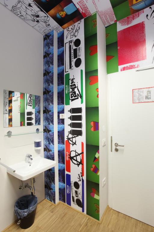 Koupelna v ubytování MCC Hostel