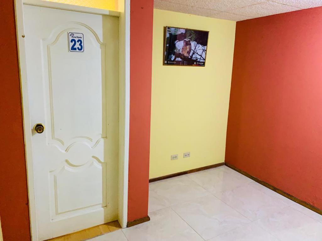 TV a/nebo společenská místnost v ubytování Hostal Rosita Latacunga