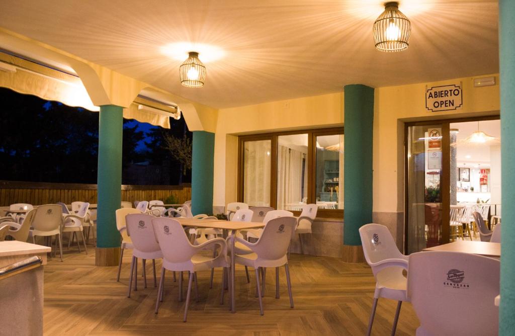 
A restaurant or other place to eat at Bellavista Bolonia
