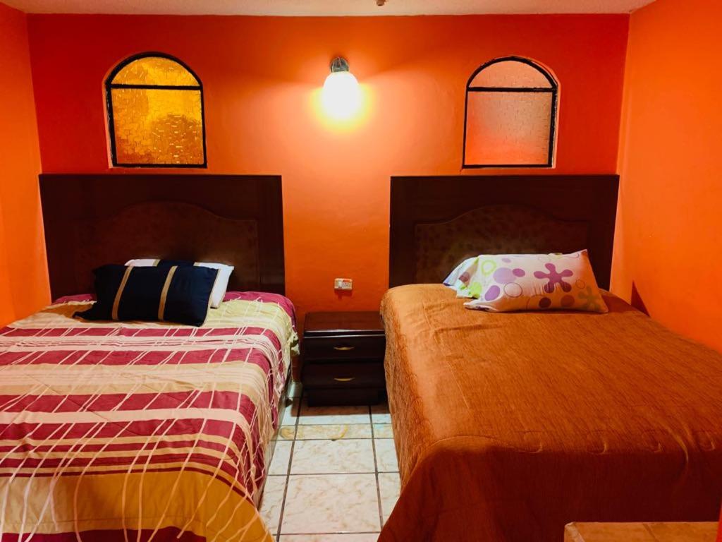 Postel nebo postele na pokoji v ubytování Hostal Rosita Latacunga