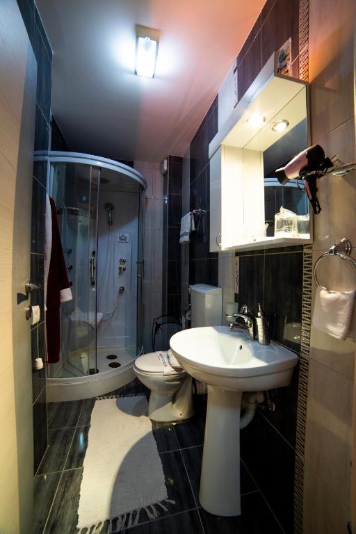 Koupelna v ubytování Garni Hotel Lama