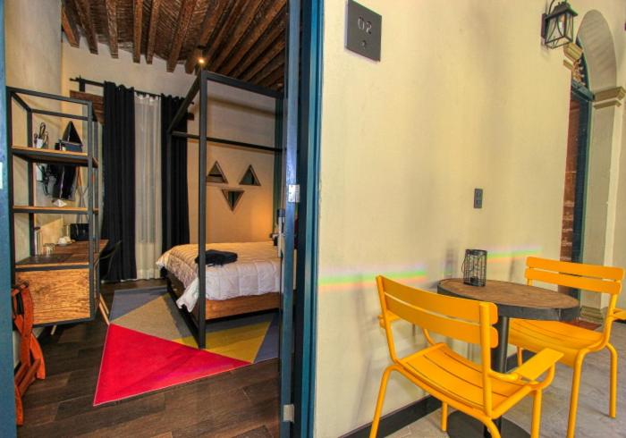 Postel nebo postele na pokoji v ubytování Antigua Trece Hotel Fusión