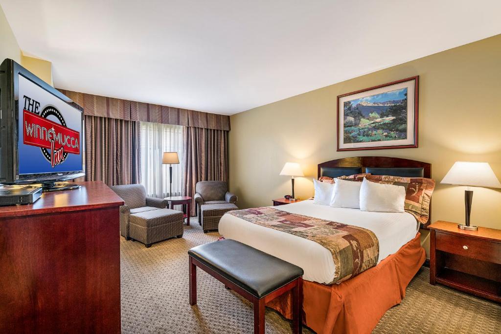 Postel nebo postele na pokoji v ubytování Winnemucca Inn & Casino