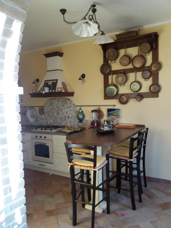 A kitchen or kitchenette at Casa di Romano