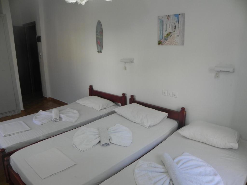 Ліжко або ліжка в номері Nefeli rooms Ios