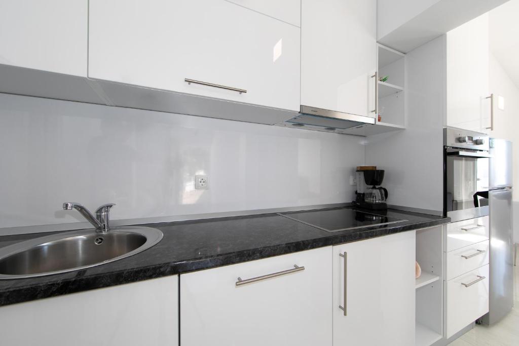 Kuchyňa alebo kuchynka v ubytovaní Apartmani Marija Jakir