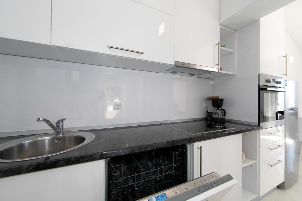 Kuchyňa alebo kuchynka v ubytovaní Apartmani Marija Jakir