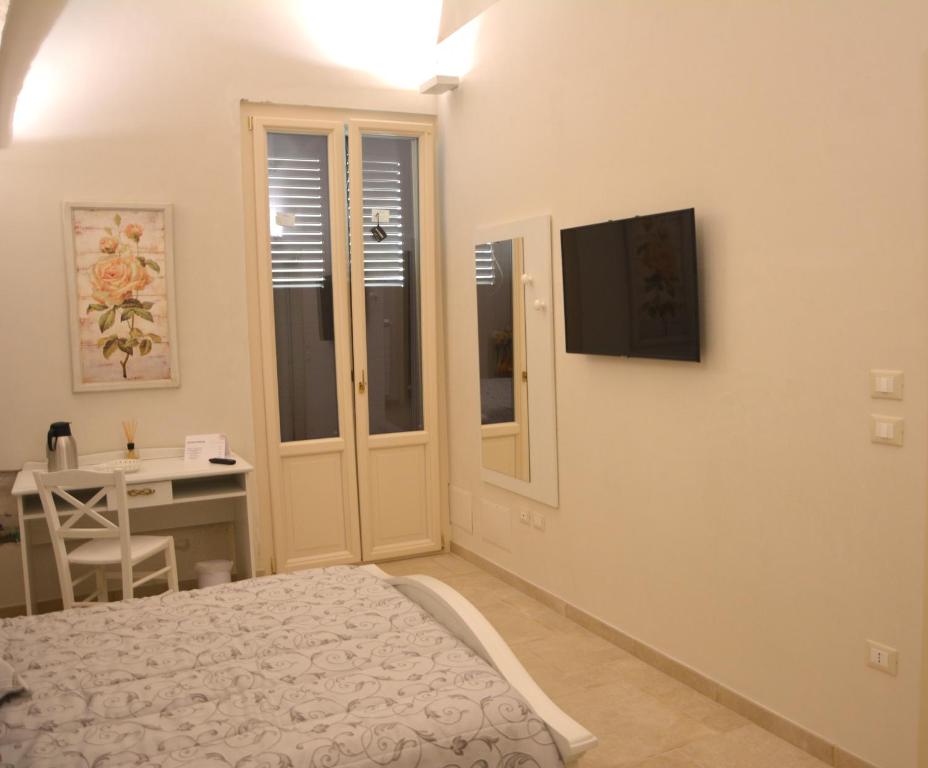 Televízia a/alebo spoločenská miestnosť v ubytovaní Le Giare B&B