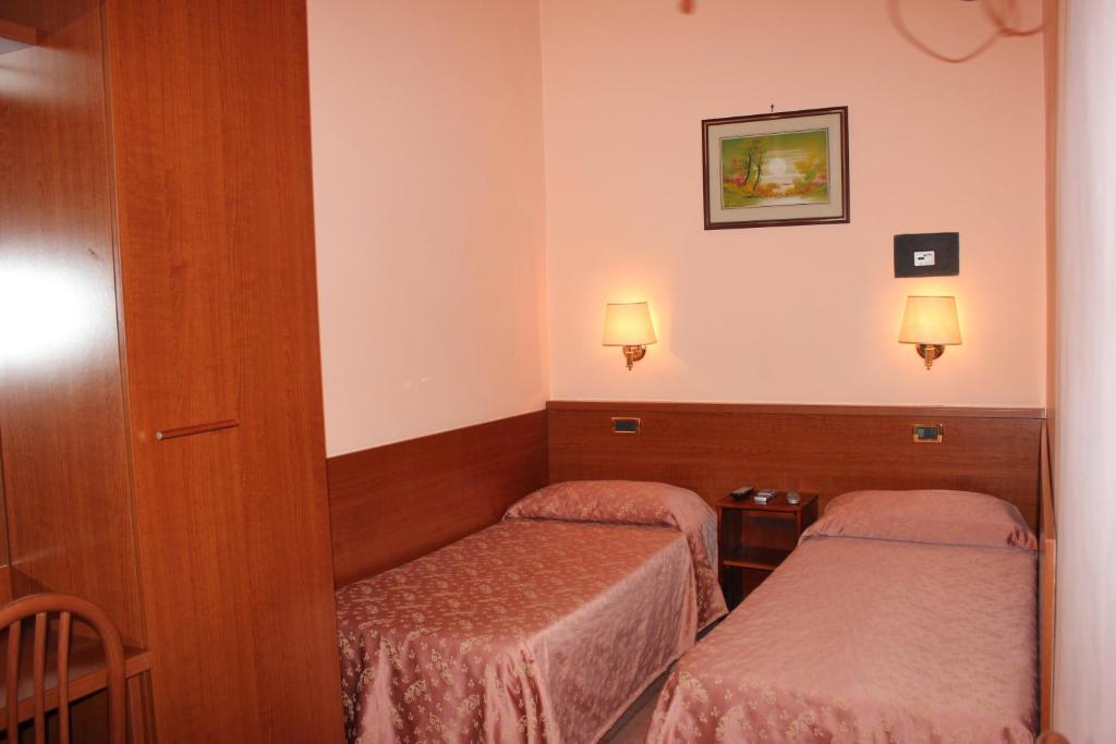 Postel nebo postele na pokoji v ubytování Hotel Aristotele