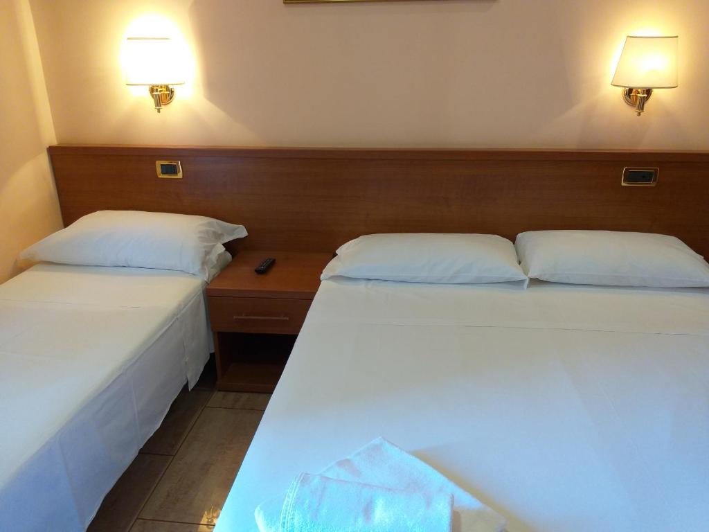 Postel nebo postele na pokoji v ubytování Hotel Aristotele