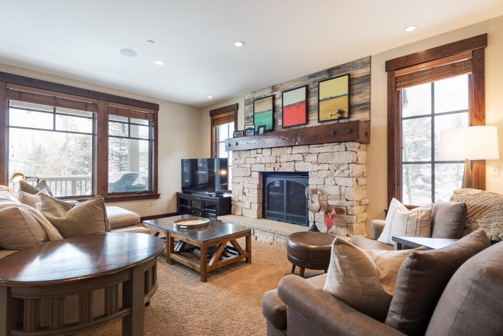 Μια τηλεόραση ή/και κέντρο ψυχαγωγίας στο Silver Star #603 - 3 Bed Condo Spa