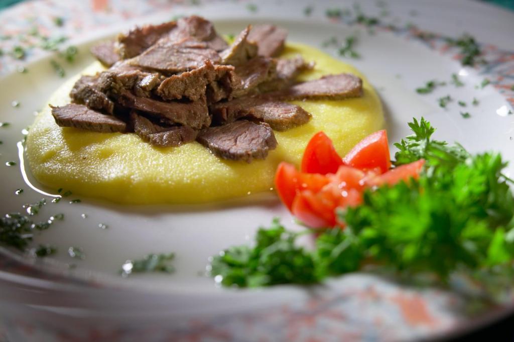 Jídlo v hotelu nebo okolí