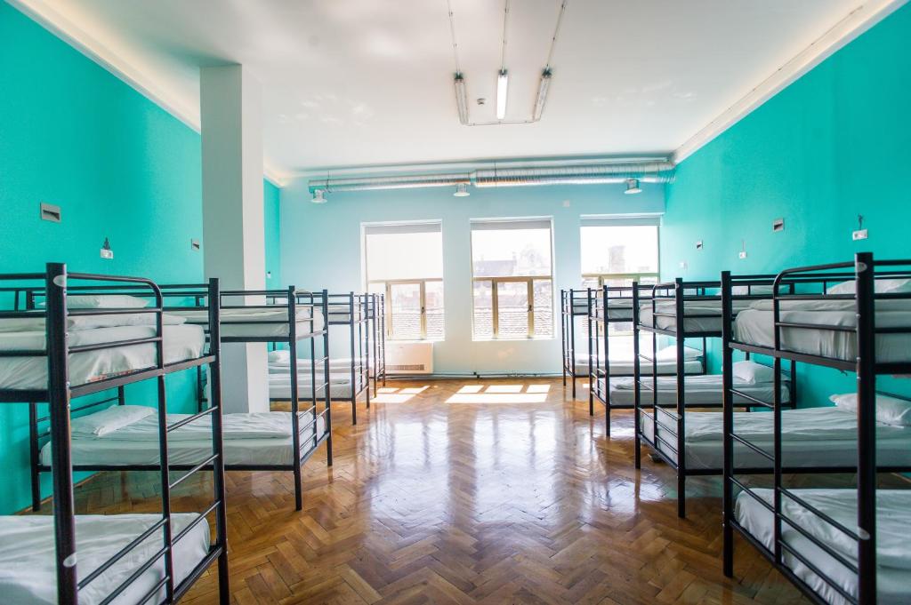Postel nebo postele na pokoji v ubytování B13 Hostel