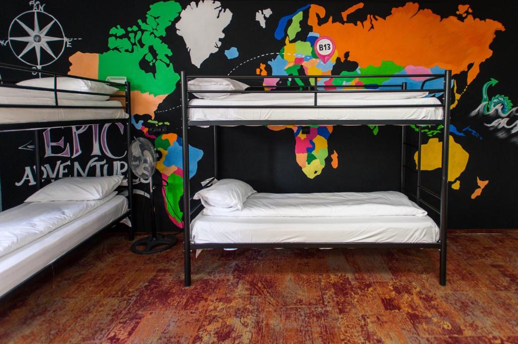 Postel nebo postele na pokoji v ubytování B13 Hostel