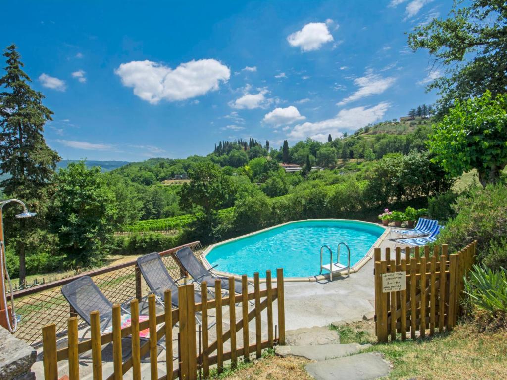 Bazén v ubytování Holiday Home Le Bonatte-3 by Interhome nebo v jeho okolí