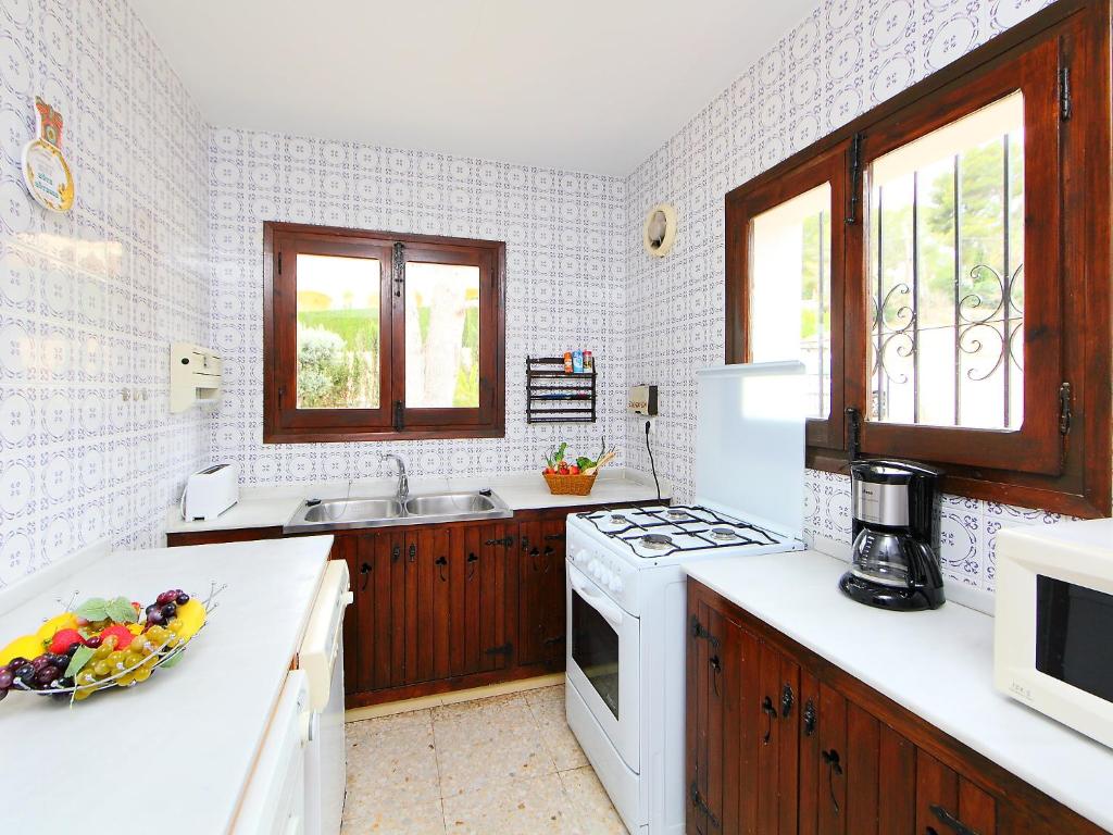 Kuchyň nebo kuchyňský kout v ubytování Holiday Home Marianne by Interhome